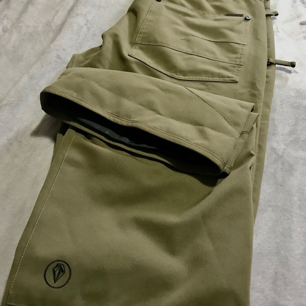 Volcom klocker men’s snowboard pants.